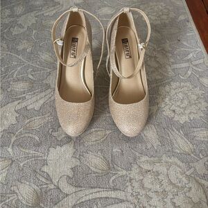 IDIFU Glittering Beige Heels size 6